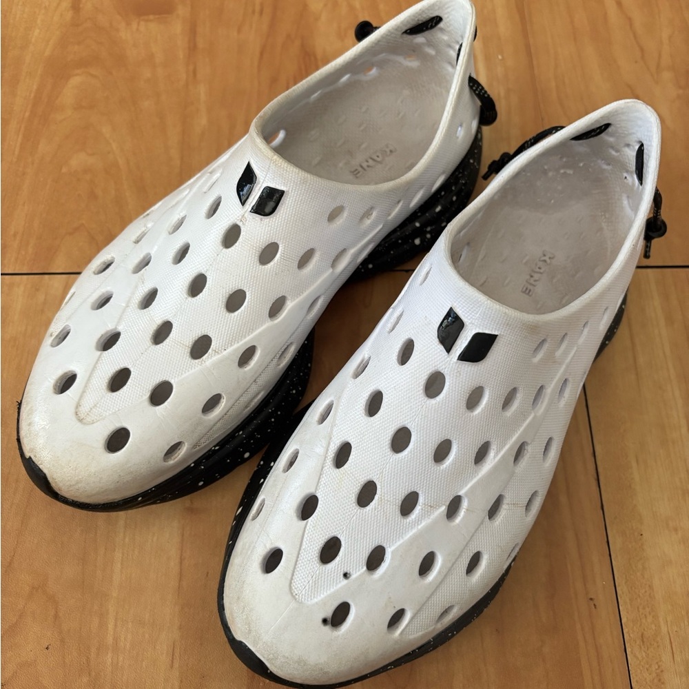 White and Black Slip-On Kanes shoes - Picture 2 of 4